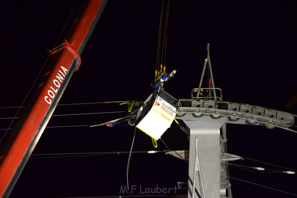 Koelner Seilbahn Gondel blieb haengen Koeln Linksrheinisch P945.JPG - Miklos Laubert